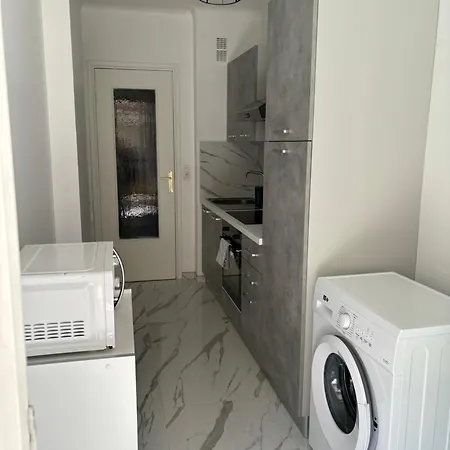 2 étoiles à Pour 4 Personnes * Menton
