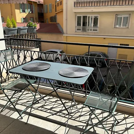 Apartamento 2 étoiles à Pour 4 Personnes *